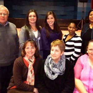 Voor vlnr is Luzaan Naude, Rietta Engelbrecht en Dorothy van Vuuren. Agter vlnr is ds Dirk van Dyk, Jacolene Uys, Joané Franken, Madelein Fourie en Jo-Anne Lewis.